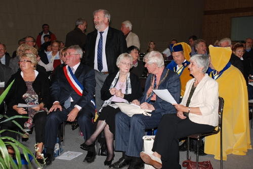 Der Bürgermeister aus Marquette Monsieur Jean Delebarre und Gattin Madam Annie Delebarre (links), rechts daneben der Bürgermeister aus Sleaford Mr. Jack Collins und seine Gattin Mrs. Lorraine Collinns, rechts außen die Vorsitzende des Partnerschaftskomitees aus Sleaford Mrs. Sheila Wheeldon